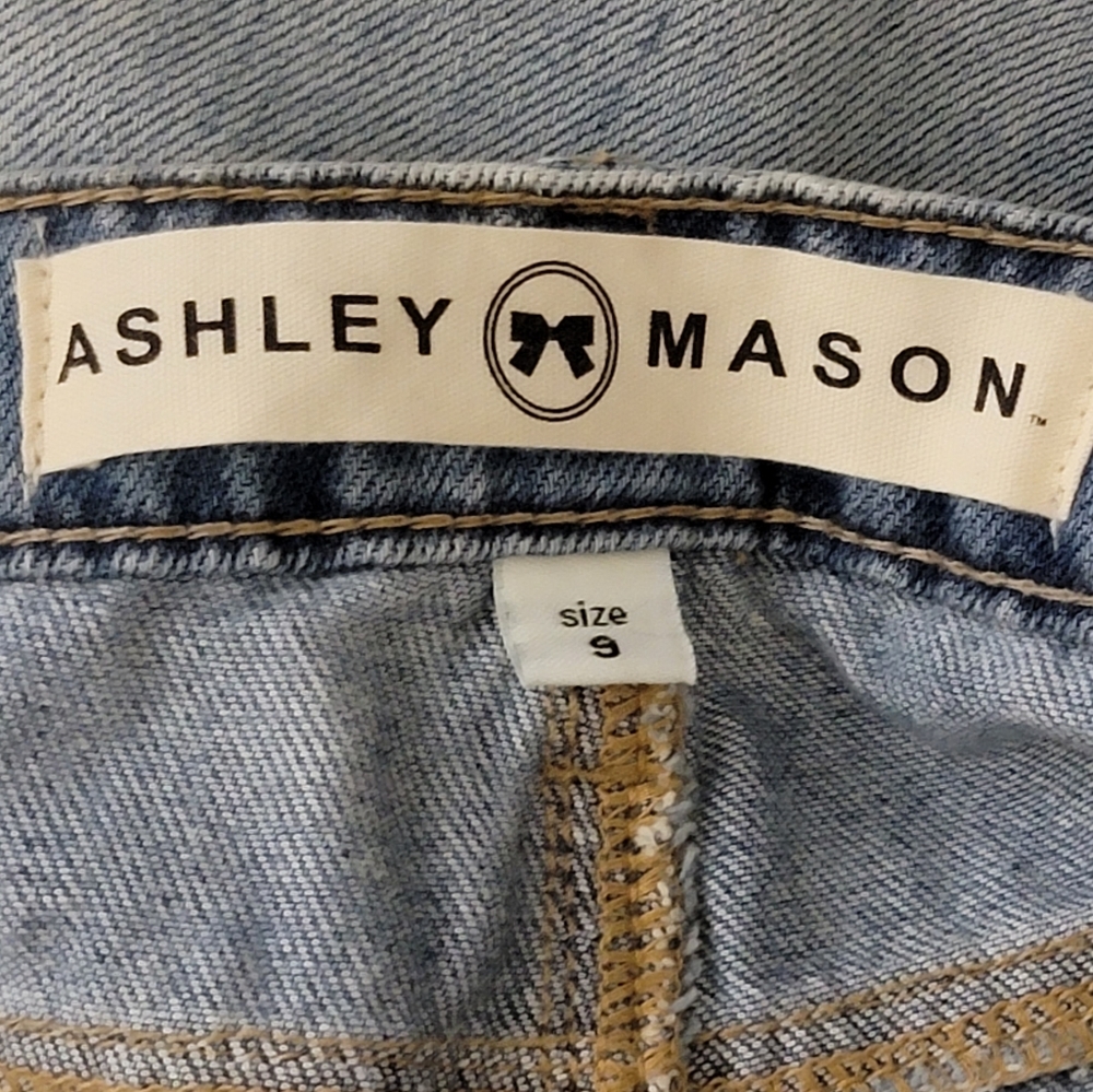 Ashley Mason women’s size 9 light wash frayed hem crop jeans - Picture 5 of 9